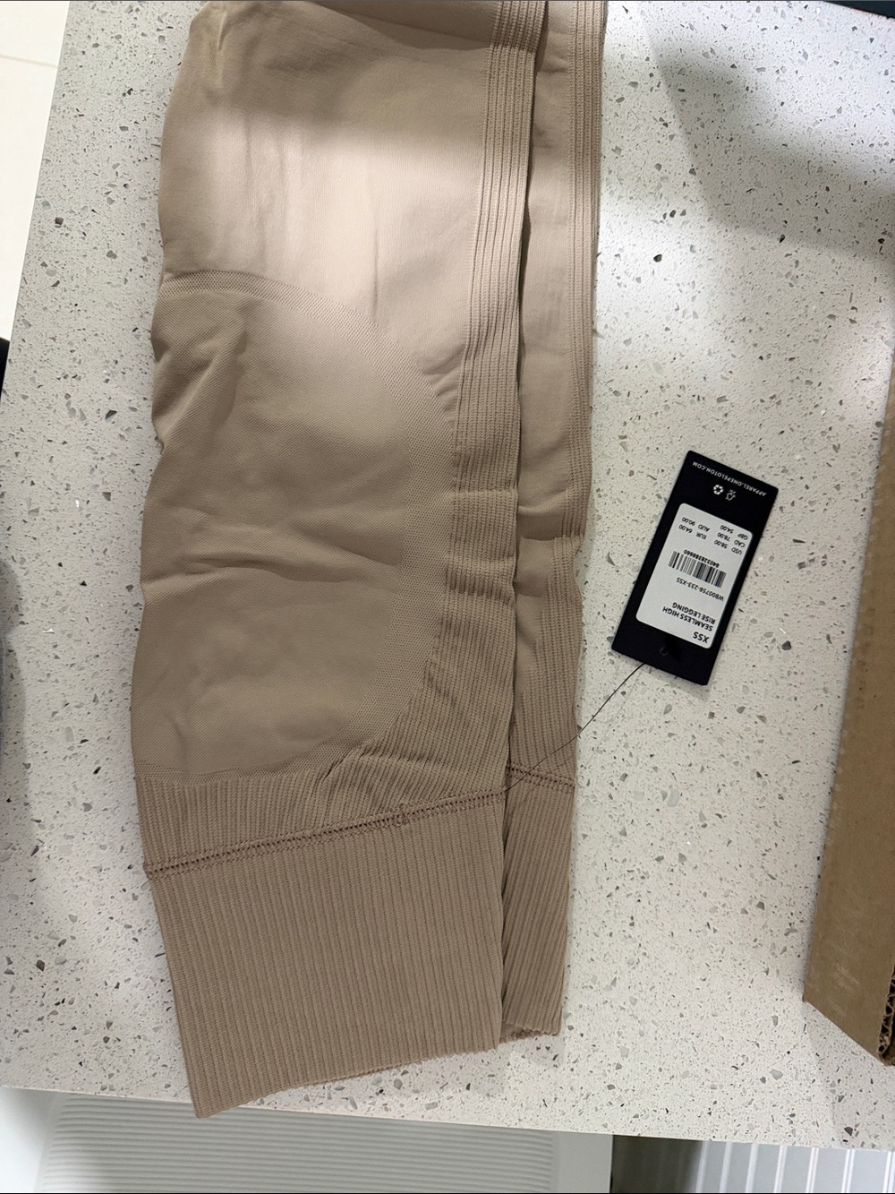 Peloton Leggings in Taupe Neutral